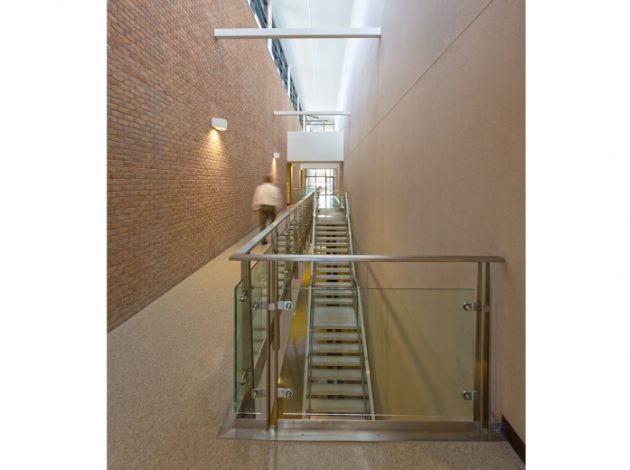 LAVeterinaryLabJV_Img2